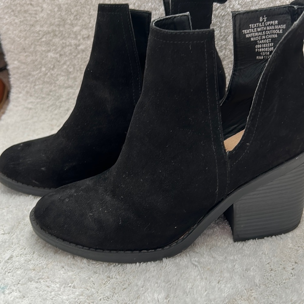 Black Suede V-Neck Chunky Heel Booty.  Size 8 1/2 Women’s